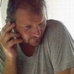 Unser neuer Mitarbeiter Rui am telefonieren