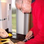 Fachgerechtes Ausnehmen des Hähnchens von Uwe. Fachgerechtes Ausnehmen des Hähnchens von Uwe.