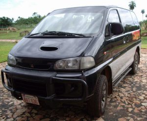 Mbuni-Bus